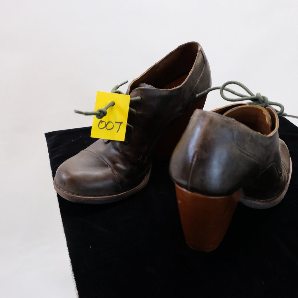 Kork  Lace Up Heeled Booties 9.5 Brown  Estella